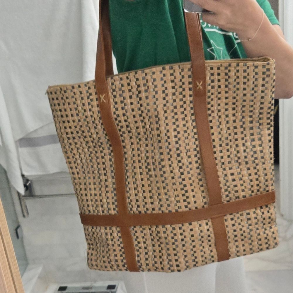 Panama Jack Tan and Black Woven Tote Holds Your Hat - Picture 4 of 5